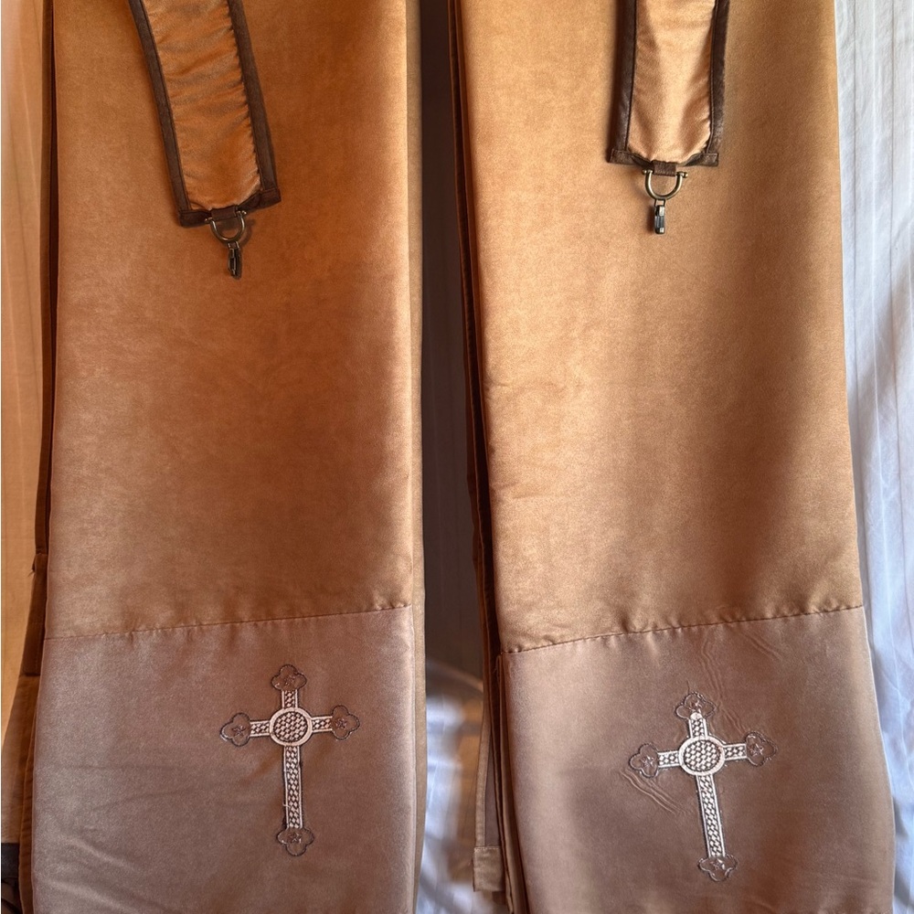 Western Faux Leather 2 drapes. Lined. 18”tassel topper. Excellent condition. - Picture 13 of 13